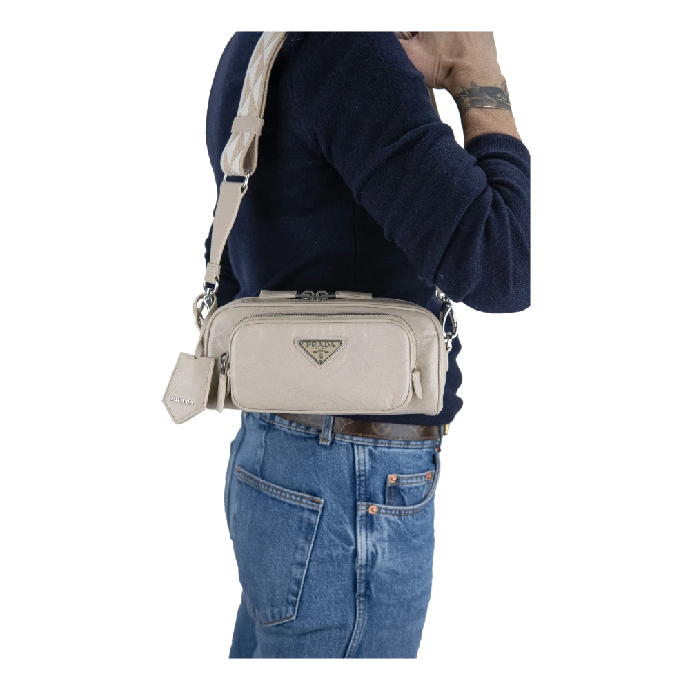 Prada Leren Schoudertas met Rits Beige Dames