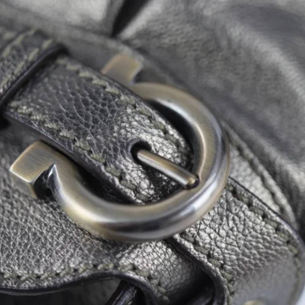 Salvatore Ferragamo Pre-owned Leather shoulder-bags Gray Dames
