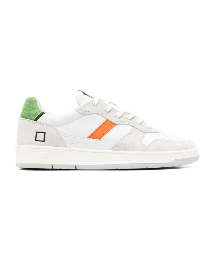 baskets-blanches-avec-logo-patch