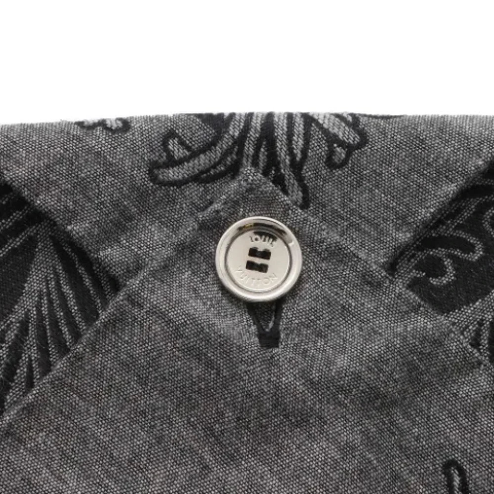 Louis Vuitton Vintage Pre-owned Silk scarves Gray Dames