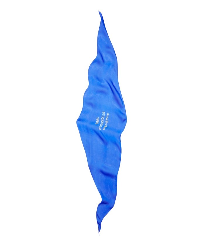 zijden-sjaal-in-blauw