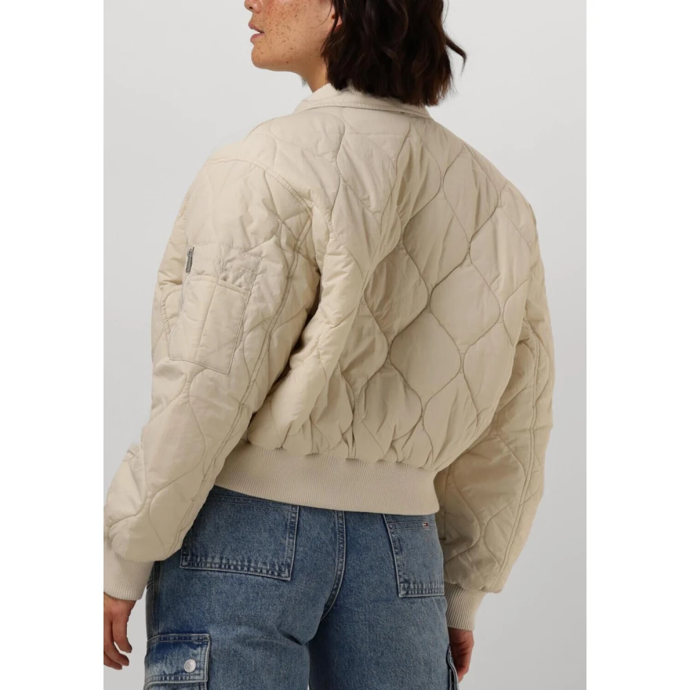 Tommy Jeans Beige Quilt Bomberjack voor Vrouwen Beige Dames