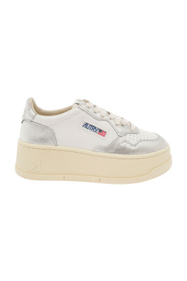 sneakers-blancs-perfores-avec-inserts-argentes