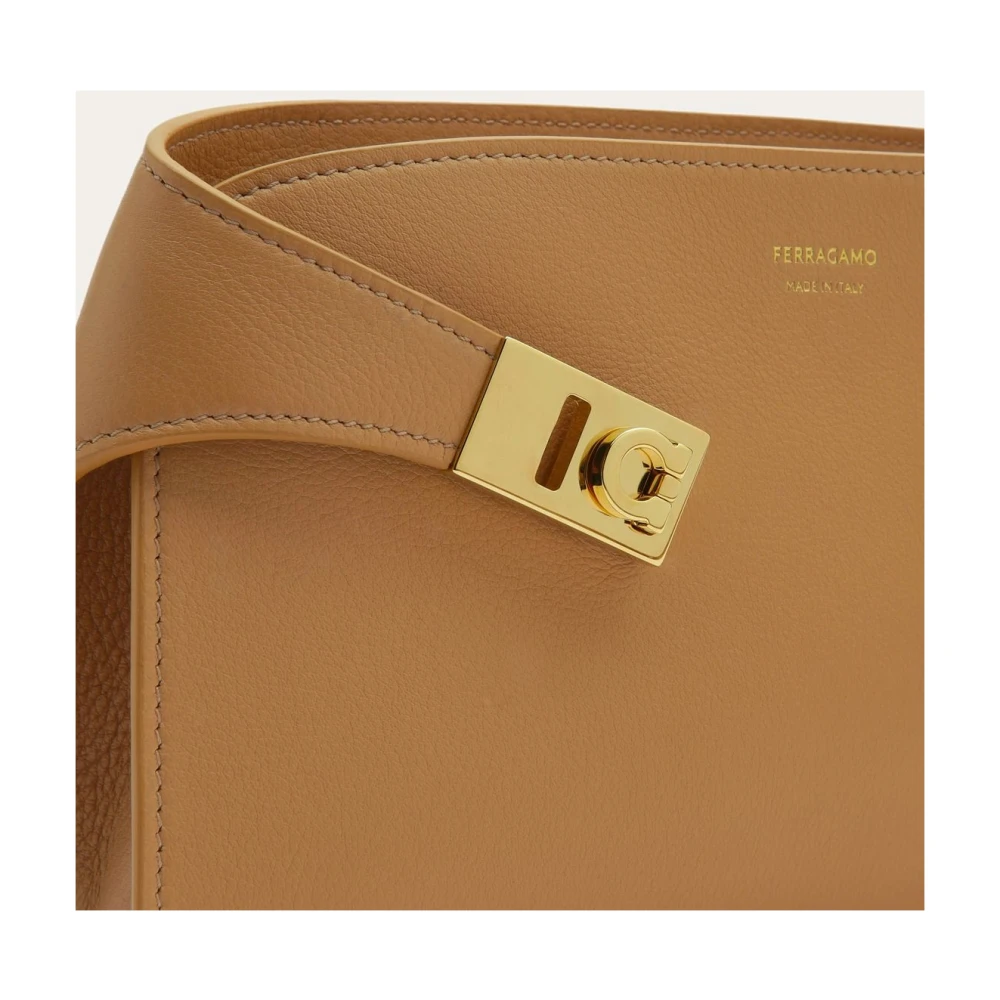 Salvatore Ferragamo Stijlvolle Crossbody Tas Brown Dames