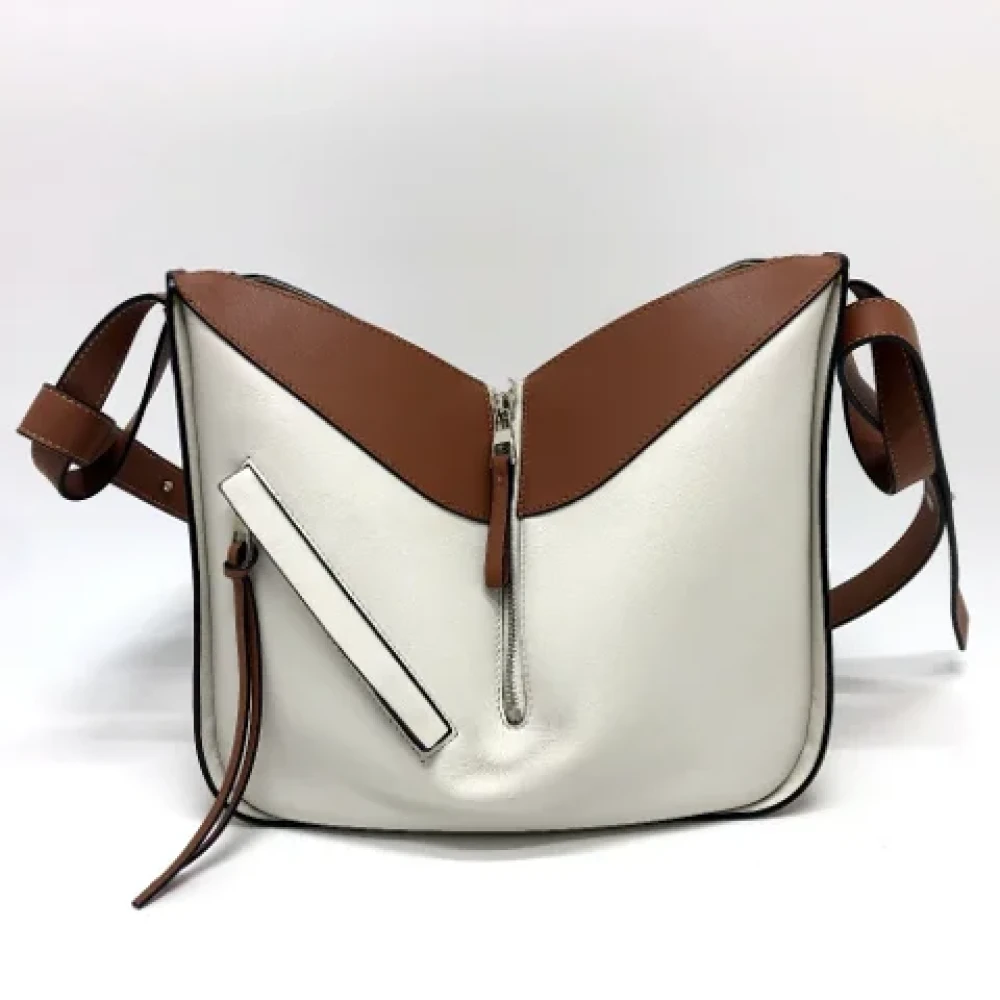 Loewe Pre-owned Leather shoulder-bags Beige Dames