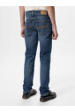 jean-slim-bleu-fonce-use