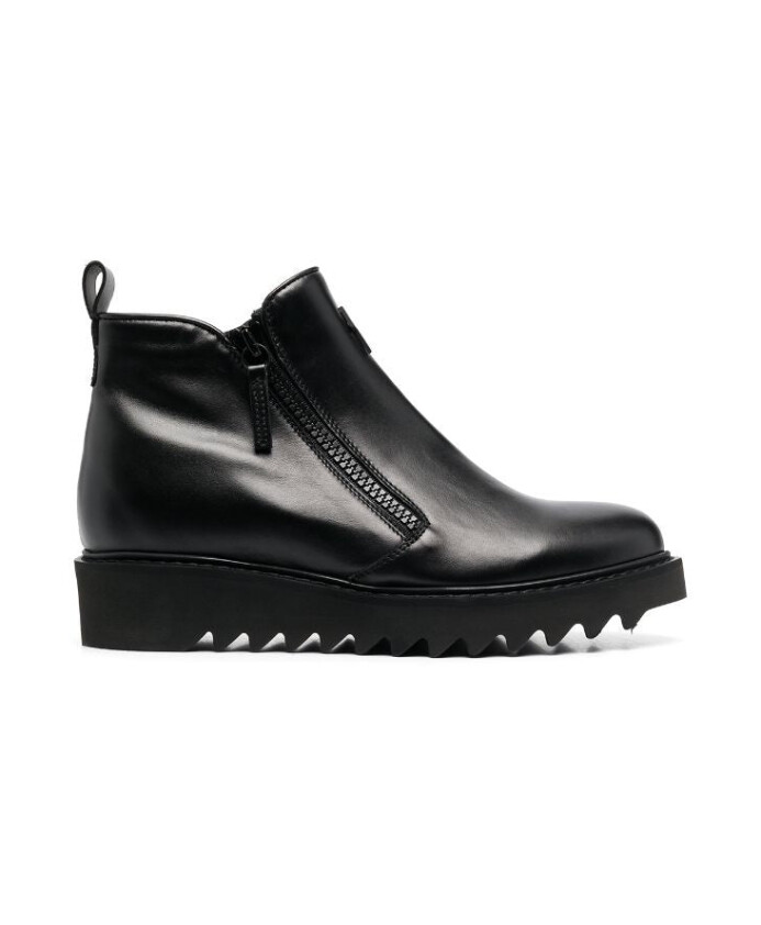 elegant-black-ankle-boots-with-fur