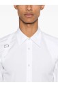camisa-blanca-de-popelina-con-detalle-de-arnes