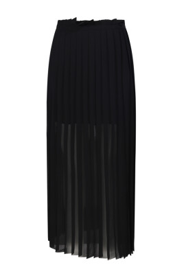 black-pleated-skirt