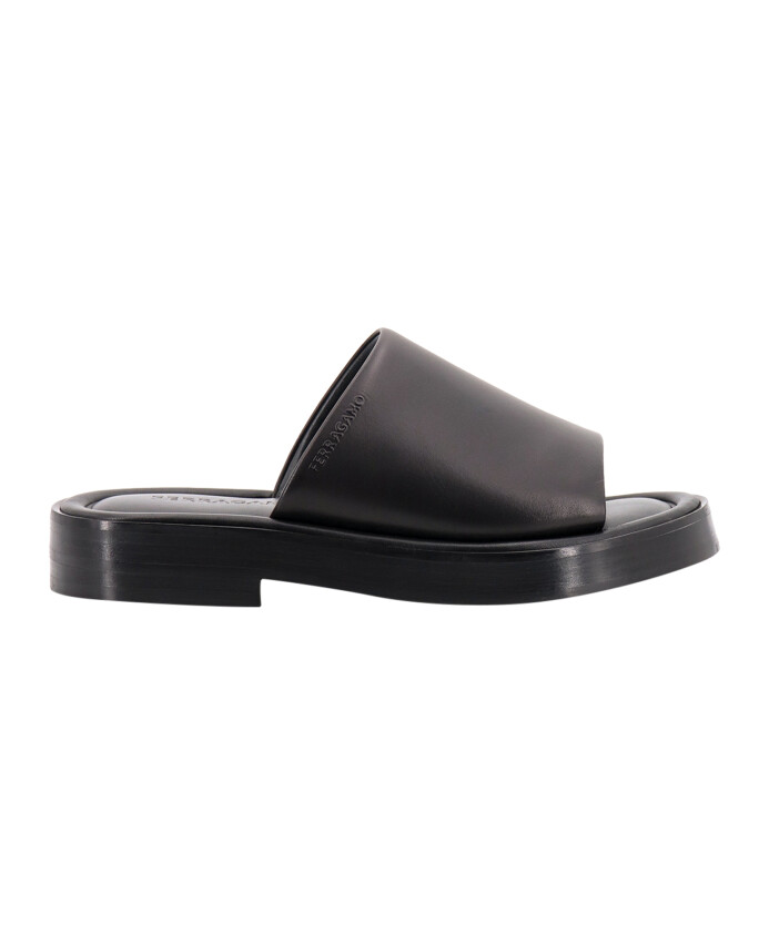 sandales-noires-a-bout-rond