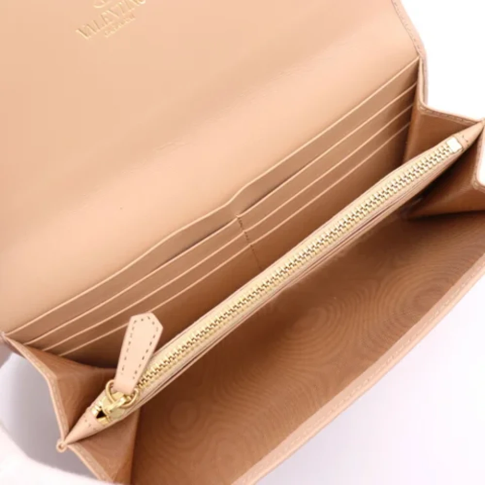 Valentino Vintage Pre-owned Leather wallets Beige Dames