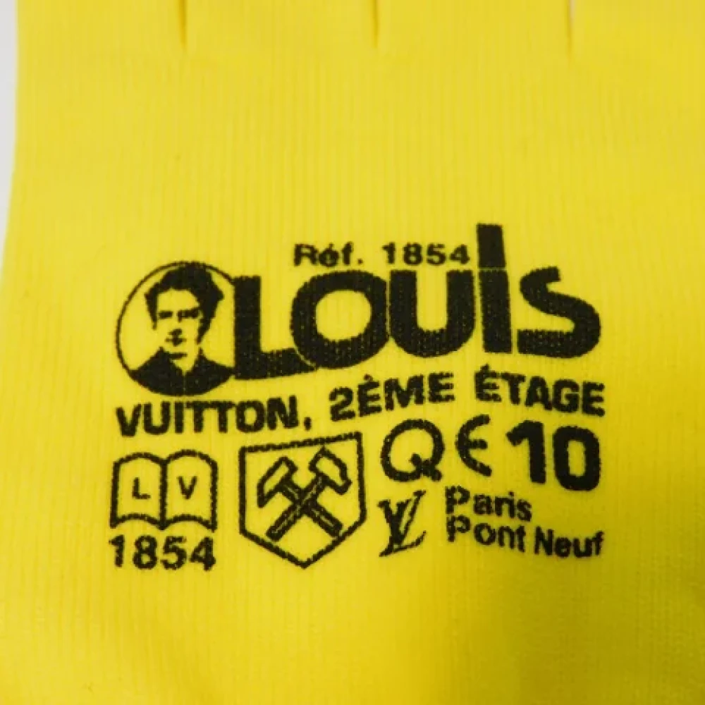 Louis Vuitton Vintage Pre-owned Nylon gloves Yellow Dames