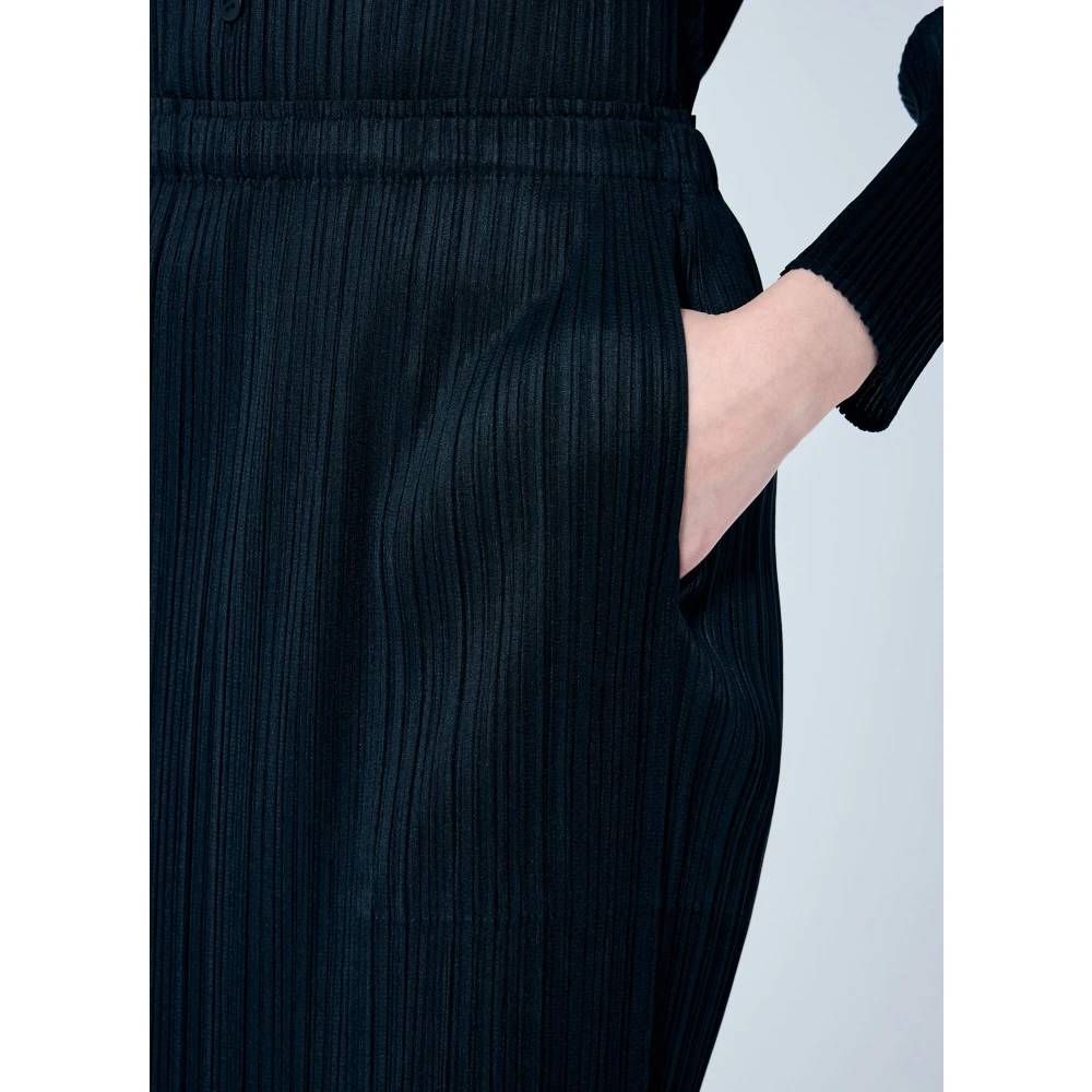 Issey Miyake Geplooide Midi Rok met Zakken Black Dames