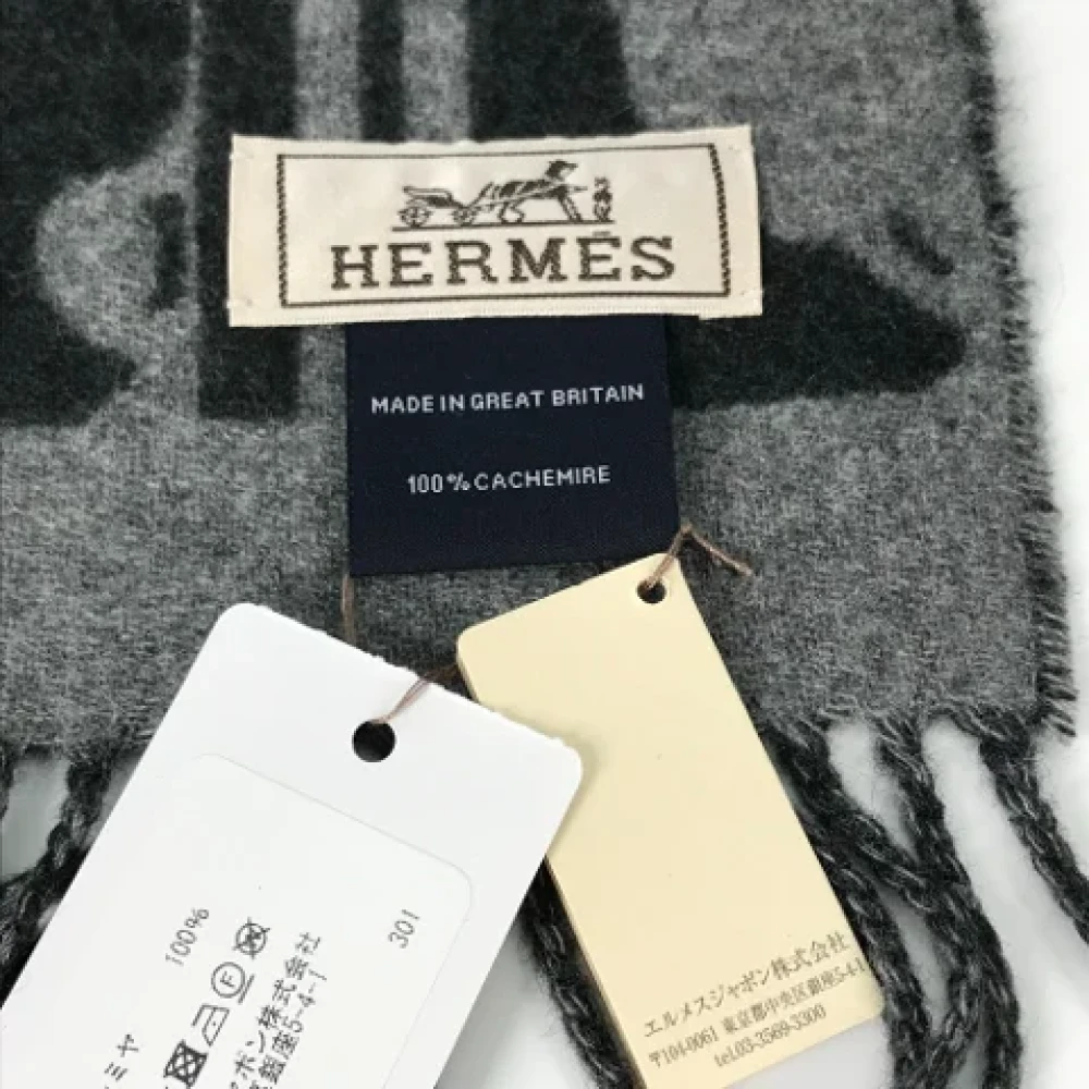 Hermès Vintage Pre-owned Fabric scarves Gray Dames
