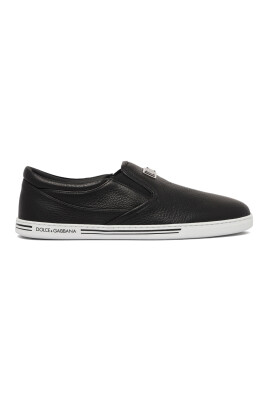 black-low-top-sneakers