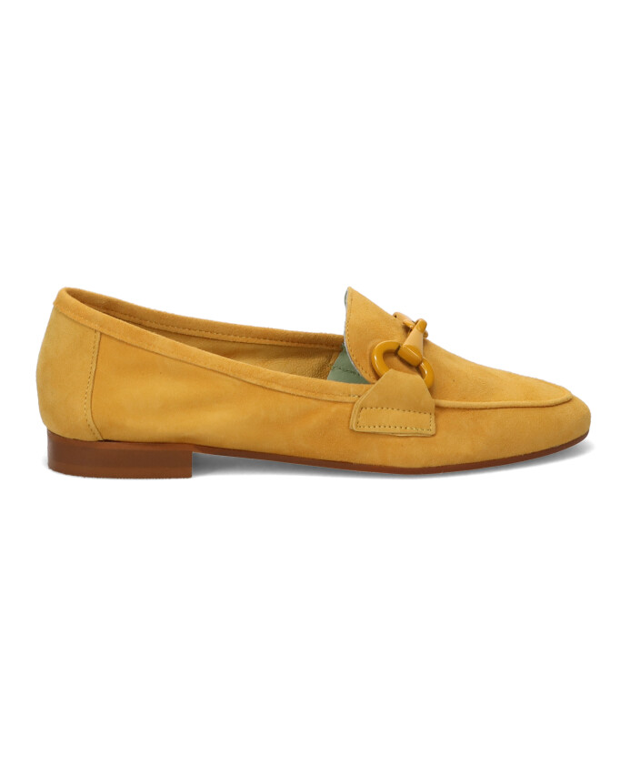 mocassin-en-daim-jaune-fonce