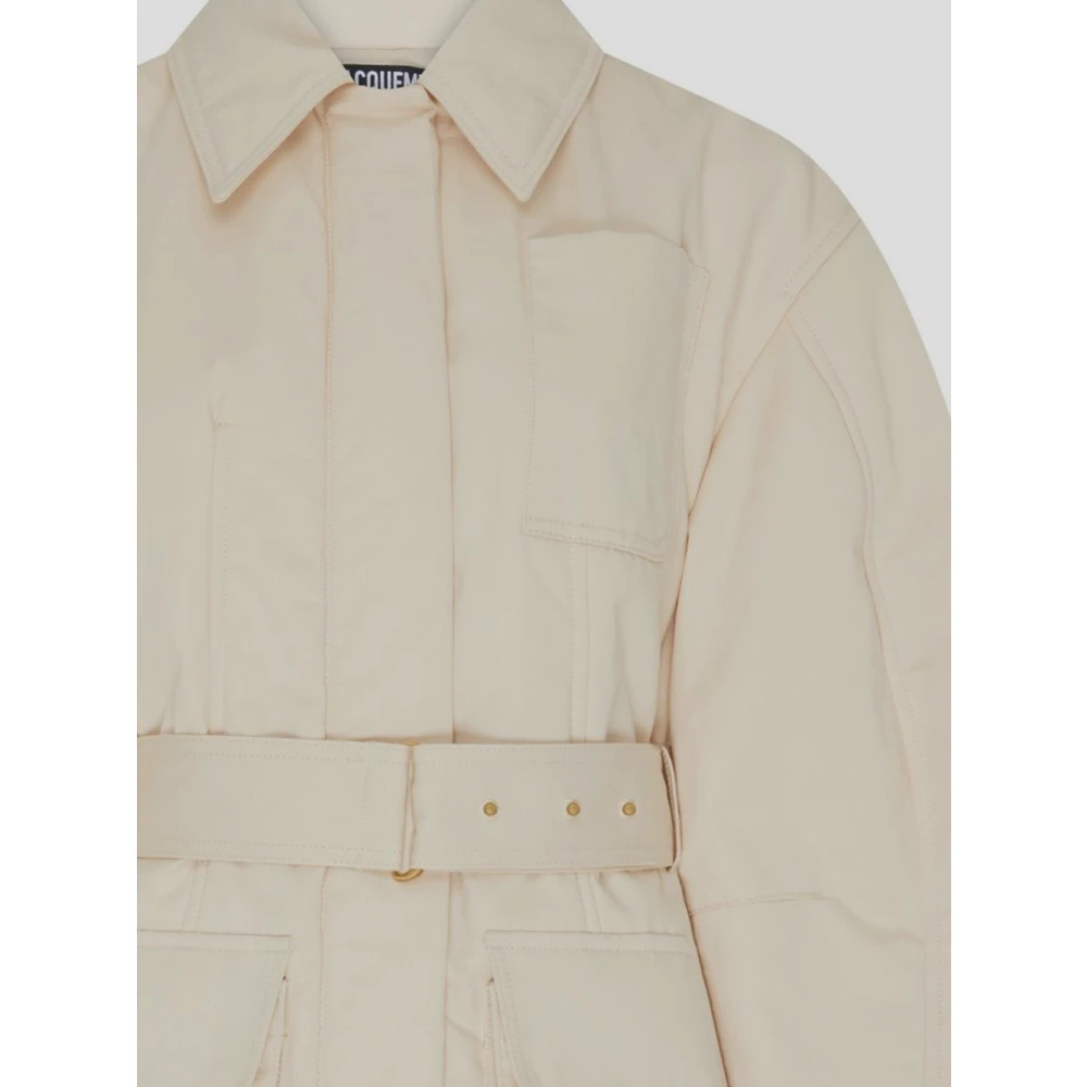 Jacquemus Bari Polyester Jas Beige Dames