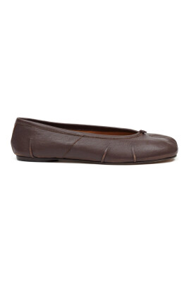 brown-tabi-toe-flat-sole-shoes