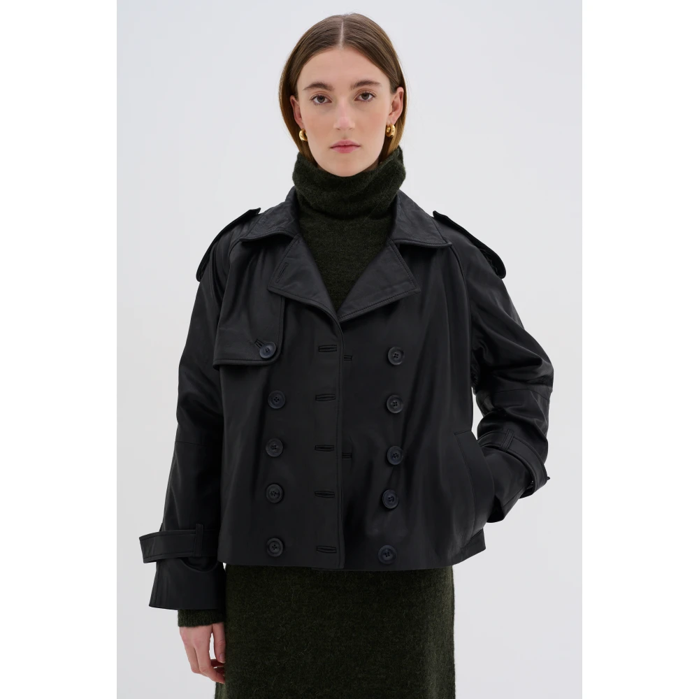 My Essential Wardrobe Zwarte Leren Trenchcoat met Schouderdetails Black Dames