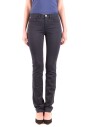 jeans-en-denim-classiques-pour-un-usage-quotidien