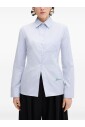 chemise-bleu-clair-avec-detail-decoupe