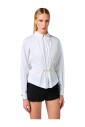 chemise-a-rayures-blanches-avec-broche