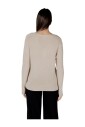 pull-en-lurex-dore-a-col-en-v