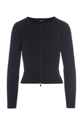 blouse-noire-en-tricot-cotele-style-elegant