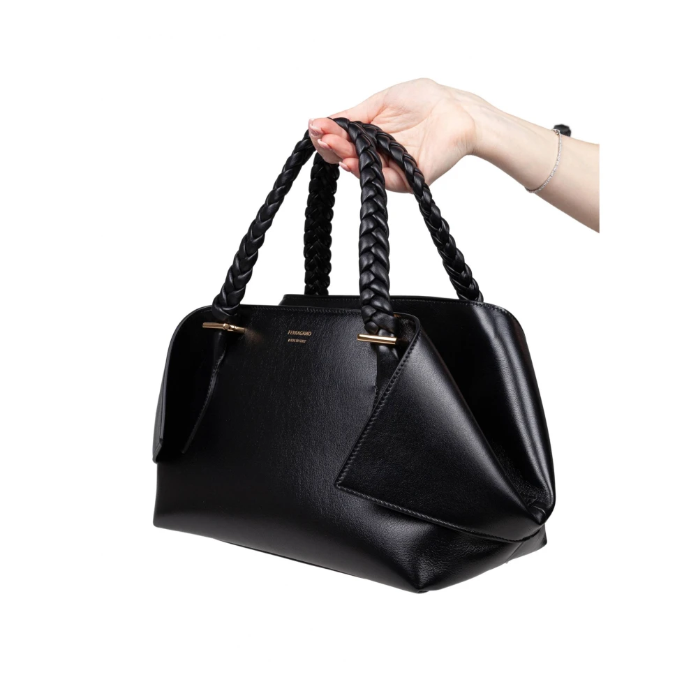 Salvatore Ferragamo Zwarte Schoudertas Handtas van Kalfsleer Black Dames