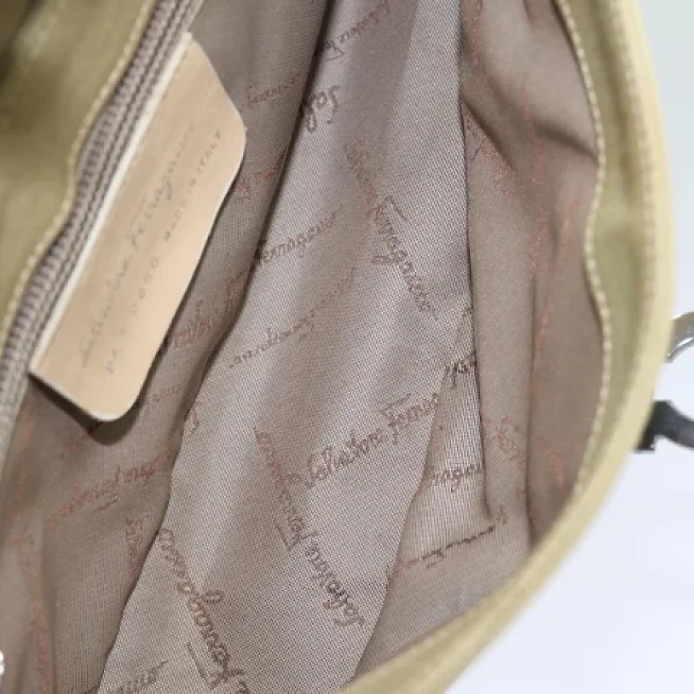 Salvatore Ferragamo Pre-owned Canvas shoulder-bags Beige Dames