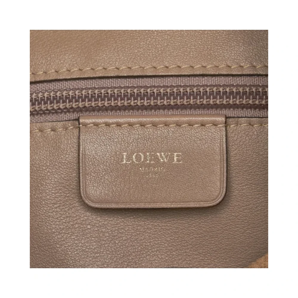Loewe Pre-owned Leather shoppers Gray Dames