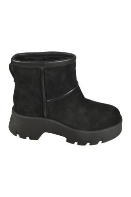 black-boots-for-women