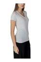t-shirt-blanc-en-coton-a-col-en-v