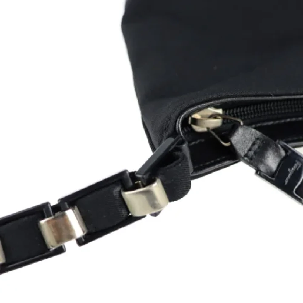 Salvatore Ferragamo Pre-owned Fabric shoulder-bags Black Dames