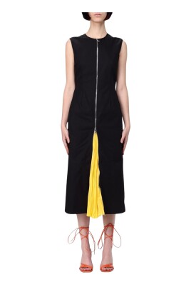 robe-midi-noire-plissee-style-elegant
