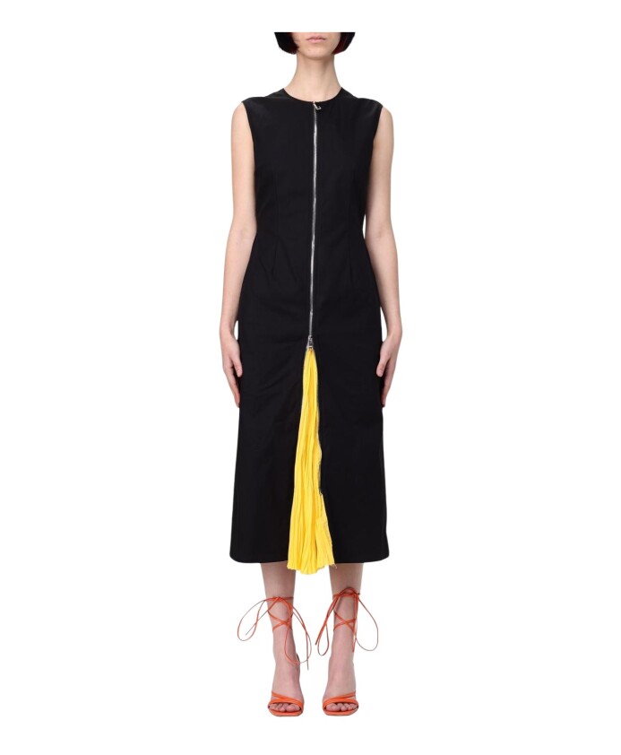 robe-midi-noire-plissee-style-elegant