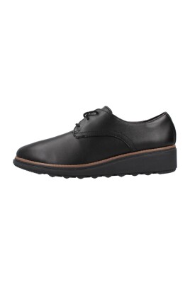 chaussures-en-cuir-elegantes-a-lacets