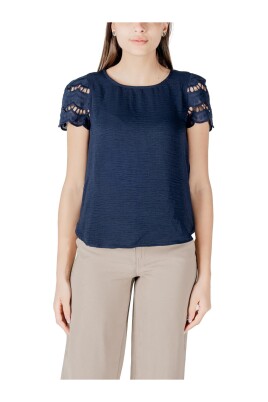 t-shirt-bleu-a-manches-courtes