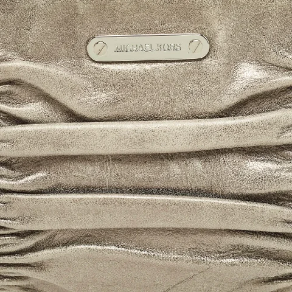Michael Kors Pre-owned Leather clutches Gray Dames