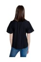 chemisier-noir-en-viscose-a-col-en-v