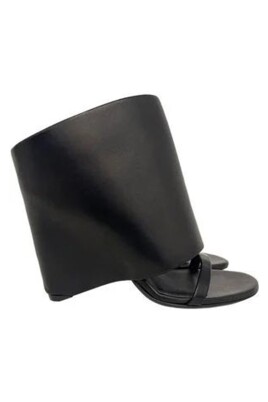 sandales-compensees-en-cuir-noir