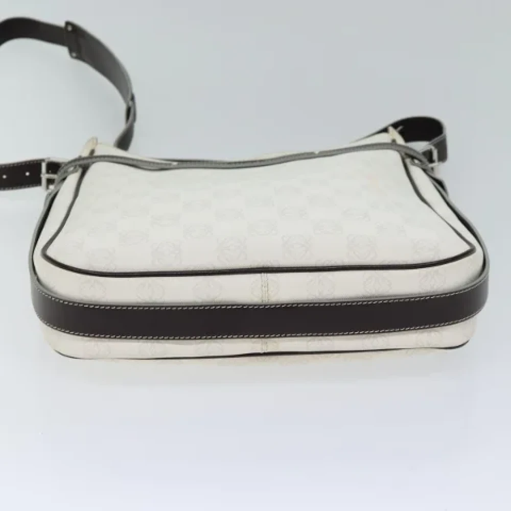 Loewe Pre-owned Canvas shoulder-bags White Dames