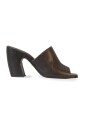 mules-a-talons-hauts-et-bout-carre