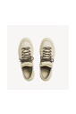 sneakers-basses-ecru-avec-details-metalliques