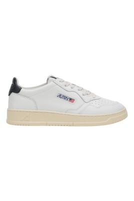 lav-top-sneaker-i-trendy-stil