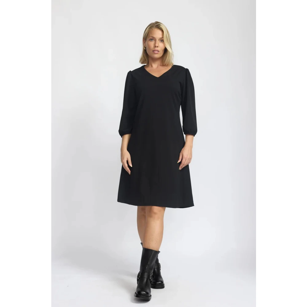 2-Biz Elegante Zwarte Jurk met V-Hals Black Dames