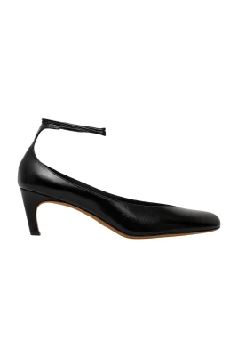 Uma Tie Pumps