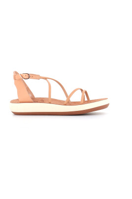 beige-ladersandaler-med-sidospanne