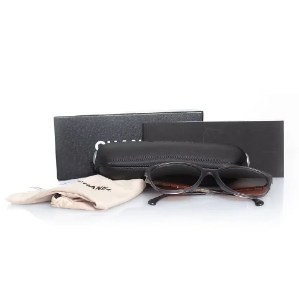Chanel Vintage Pre-owned Plastic sunglasses Gray Dames