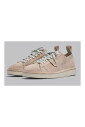 baskets-beige-a-lacets-avec-dessus-en-daim